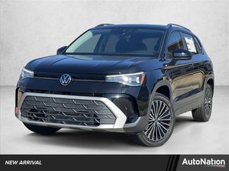 Used 2025 Volkswagen Taos SE video 1