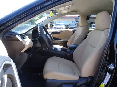 Certified 2025 Toyota RAV4 LE AWD/4WD image 18