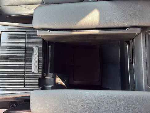 Used 2025 Toyota Sienna XSE AWD/4WD image 19