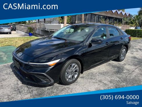Used 2024 Hyundai Elantra SEL FWD image 1