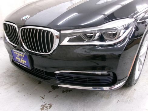 Used 2016 BMW 750i xDrive AWD/4WD image 12