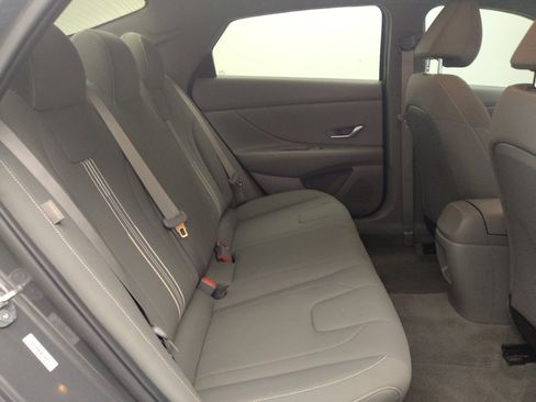 Used 2024 Hyundai Elantra SEL FWD image 19