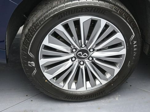 Certified 2025 INFINITI QX80 Luxe image 5