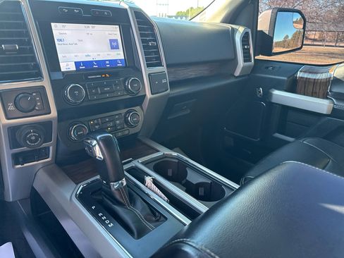 Used 2019 Ford F150 Lariat w/ Trailer Tow Package image 17