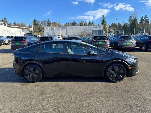 Certified 2025 Toyota Prius LE image 8