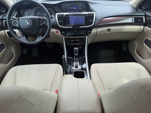 Used 2017 Honda Accord EX image 17