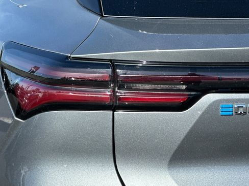 Used 2025 Chevrolet Equinox EV LT w/ Convenience Package image 44