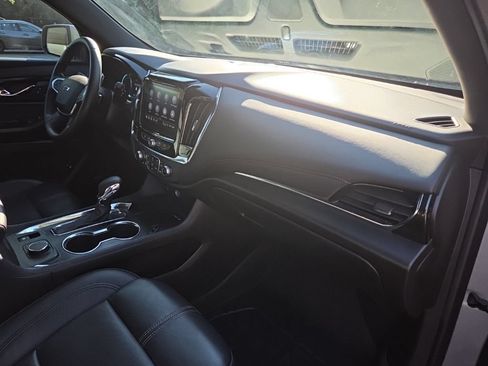 Used 2023 Chevrolet Traverse RS FWD image 40