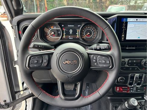 Used 2024 Jeep Wrangler Rubicon image 27