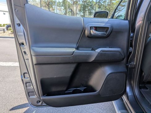 Used 2020 Toyota Tacoma TRD Off-Road image 26