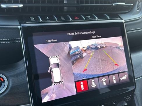 Used 2025 Jeep Grand Cherokee L Limited w/ Luxury Tech Group II image 19