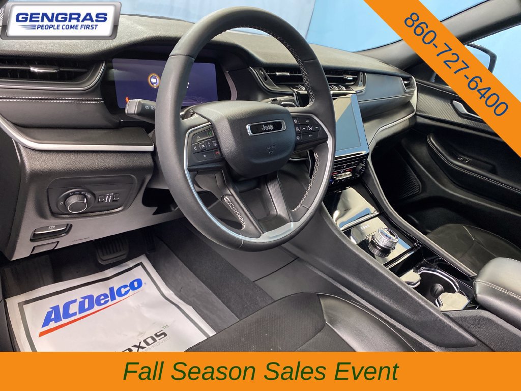 Used 2023 Jeep Grand Cherokee L Altitude AWD/4WD image 12