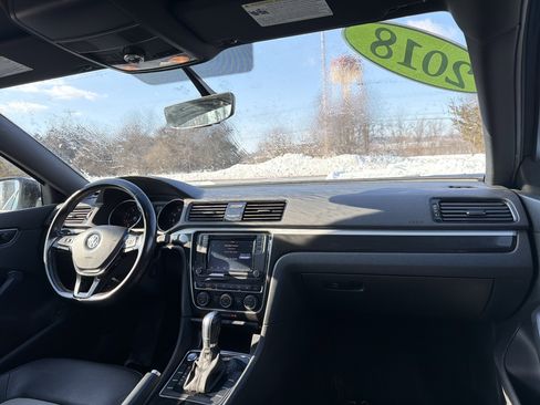 Used 2018 Volkswagen Passat 3.6 image 16