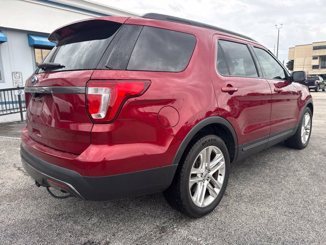 Used 2017 Ford Explorer XLT w/ Equipment Group 202A FWD image 5