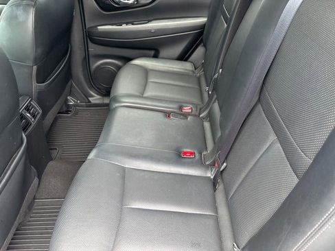 Used 2017 Nissan Rogue SL w/ SL Premium Package FWD image 9