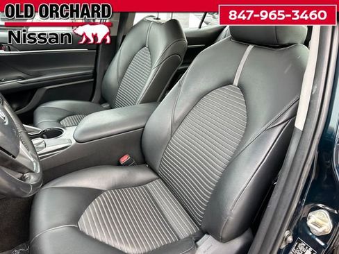 Used 2018 Toyota Camry L image 11