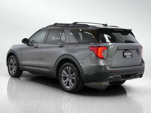 Used 2022 Ford Explorer XLT w/ XLT Sport Appearance Package image 3