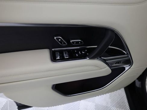 Used 2024 Land Rover Range Rover SE AWD/4WD image 17