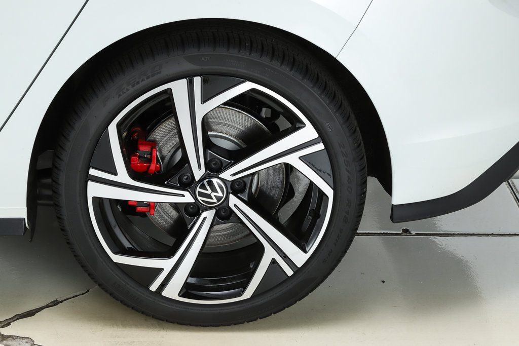 New 2026 Volkswagen GTI SE FWD image 6