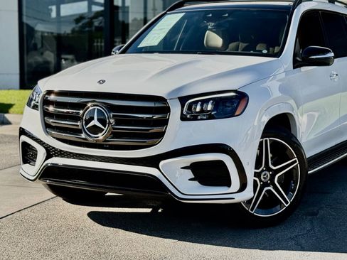 Used 2024 Mercedes-Benz GLS 450 4MATIC image 3