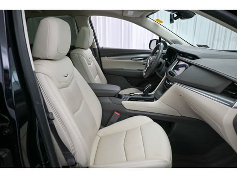 Certified 2021 Cadillac XT5 Premium Luxury image 16