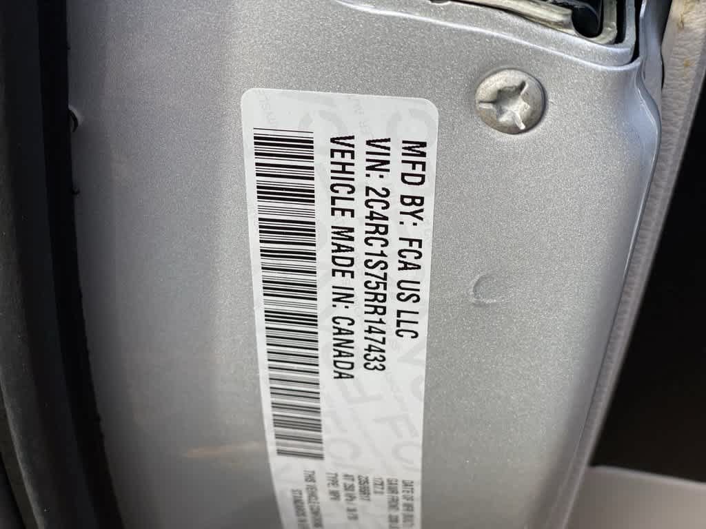 Used 2024 Chrysler Pacifica Limited FWD image 28