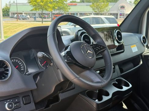 Used 2025 Mercedes-Benz Sprinter 2500 image 13