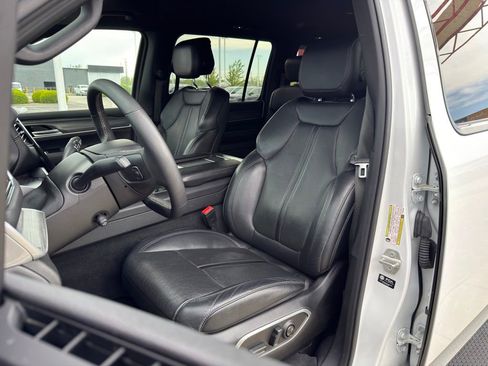 Used 2024 Jeep Wagoneer L Series II w/ Flexible Seating Group AWD/4WD image 12
