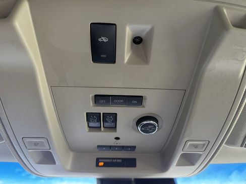 Used 2019 GMC Yukon XL Denali w/ Denali Ultimate Package image 17