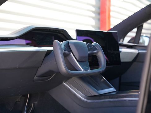 Used 2022 Tesla Model X Plaid image 10