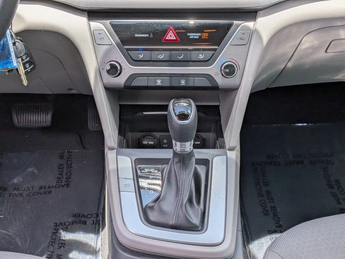 Used 2017 Hyundai Elantra SE FWD image 19