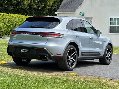 Certified 2025 Porsche Macan AWD/4WD image 8