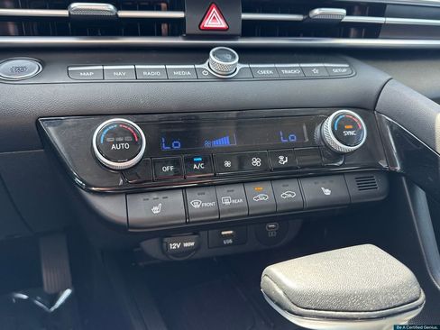 Certified 2025 Hyundai Elantra SEL FWD image 17