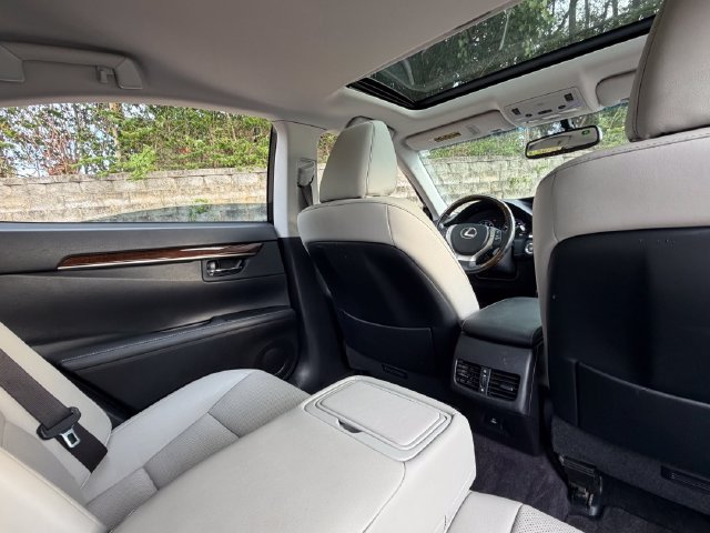 Used 2014 Lexus ES 350 w/ Premium Package FWD image 39