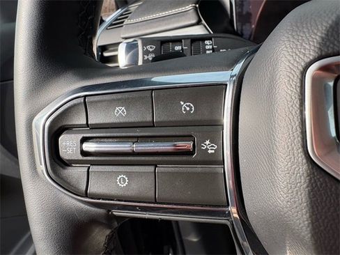 Used 2025 GMC Acadia Elevation image 7