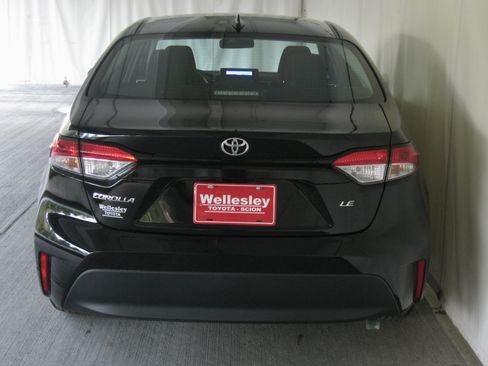 Used 2025 Toyota Corolla LE image 25