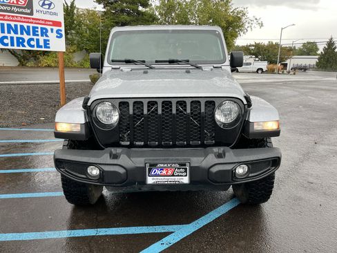 Used 2021 Jeep Gladiator Willys image 8