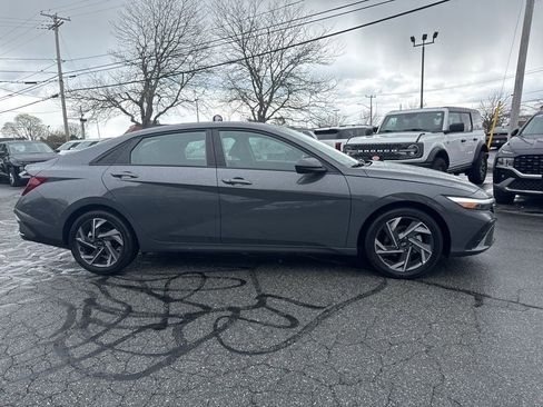 Used 2025 Hyundai Elantra Sport FWD image 5