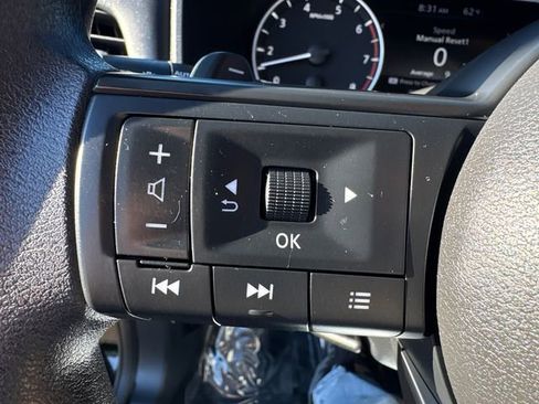 Used 2023 Nissan Rogue S image 29