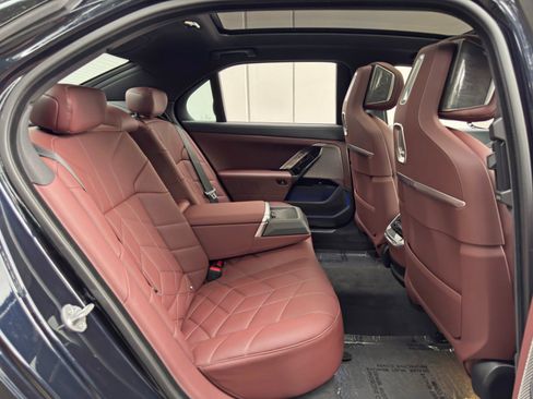 Used 2023 BMW 760i xDrive AWD/4WD image 51