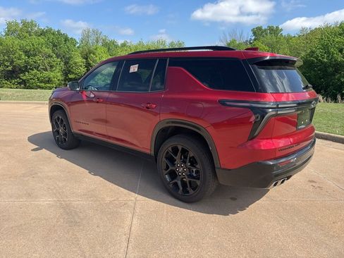 Used 2025 Chevrolet Traverse RS AWD/4WD image 2