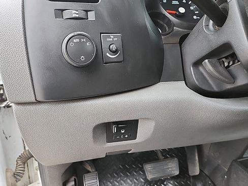 Used 2009 Chevrolet Silverado 1500 W/T AWD/4WD image 13