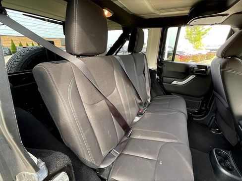 Used 2017 Jeep Wrangler Unlimited Sahara image 29