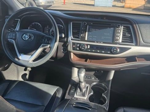 Used 2016 Toyota Highlander XLE image 27