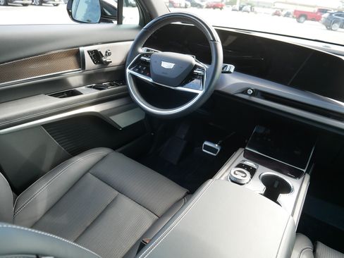 Used 2026 Cadillac Vistiq Sport w/ LPO, Floor Liner Package AWD/4WD image 9
