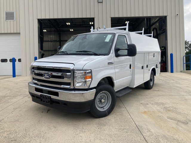 New 2027 Ford E-350 and Econoline 350 Super Duty w/ Power Equipment Group RWD image 1