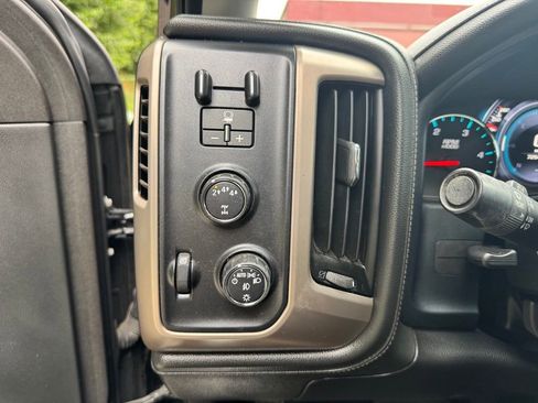 Used 2018 GMC Sierra 2500 Denali w/ Duramax Plus Package AWD/4WD image 27