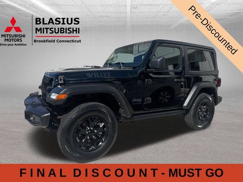 Used 2022 Jeep Wrangler Sport AWD/4WD image 3