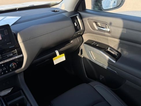 New 2026 Nissan Pathfinder SL image 10