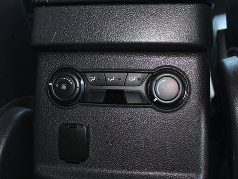 Used 2013 Ford Explorer XLT image 23